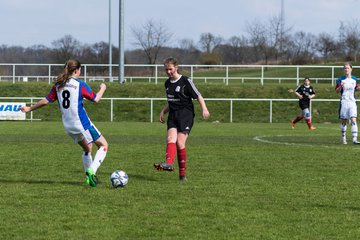 Bild 334 - wBJ SV Henstedt Ulzburg - TSV Sch�nberg : Ergebnis: 5:2